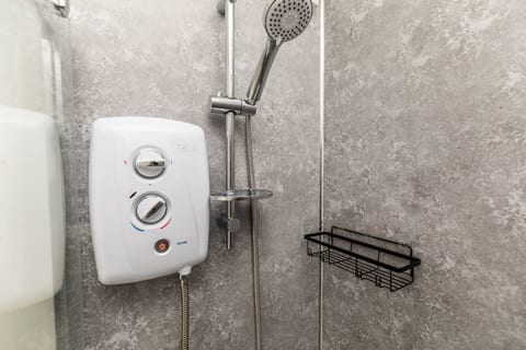 Dove Court Travel Lodge - First Floor Ensuite 4