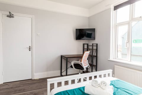 Dove Court Travel Lodge - First Floor Ensuite 5