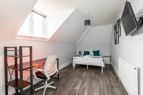 Dove Court Travel Lodge - Top Floor Double Room 7