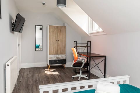 Dove Court Travel Lodge - Top Floor Double Room 7