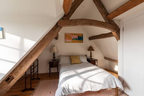 Premium 3-Bed House - Stone Walls & Private Garden