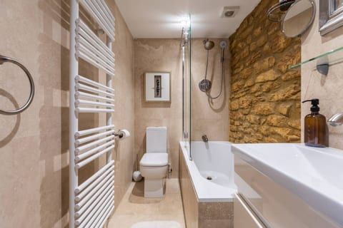 Premium 3-Bed House - Stone Walls & Private Garden