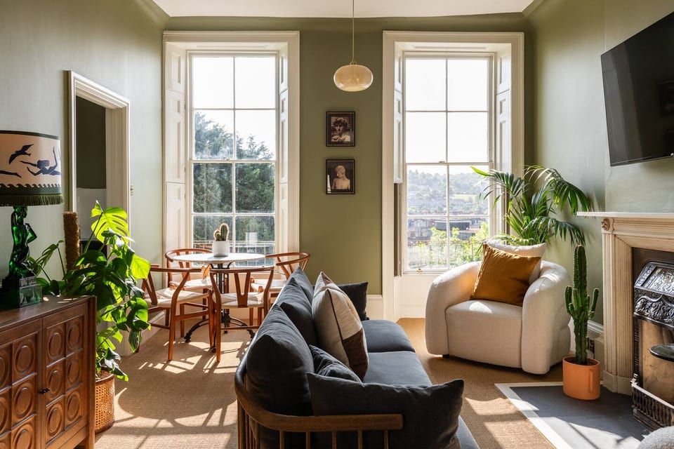 Designer 2-Bed Apartment in Bath - Walk Everywhere - Bath and North East Somerset