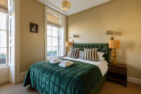 Designer 2-Bed Apartment in Bath - Walk Everywhere
