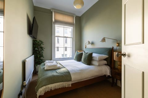 Designer 2-Bed Apartment in Bath - Walk Everywhere