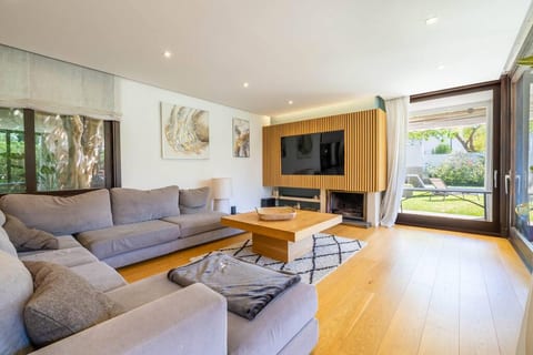 Luxury Family Villa - Pool, Garden, Kid's Paradise