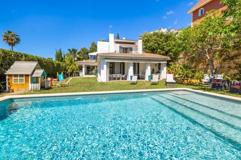 Luxury Family Villa - Pool, Garden, Kid's Paradise