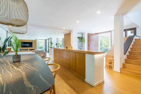 Luxury Family Villa - Pool, Garden, Kid's Paradise