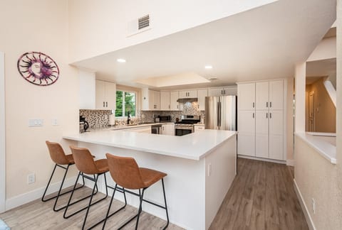 Creek Haven —3BR close to HW & Amenities image 6