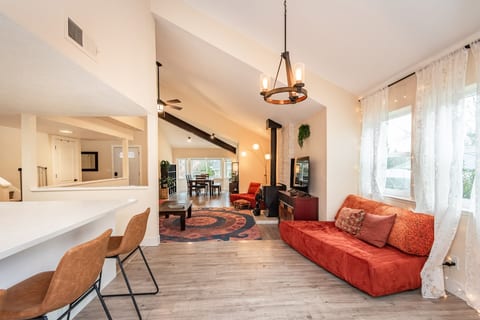 Creek Haven —3BR close to HW & Amenities image 2