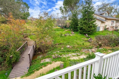 Creek Haven —3BR close to HW & Amenities image 4