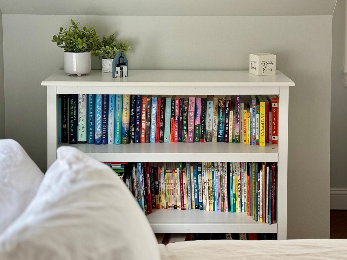 berkshires-fall-escape-with-views-and-cozy-fireplace/