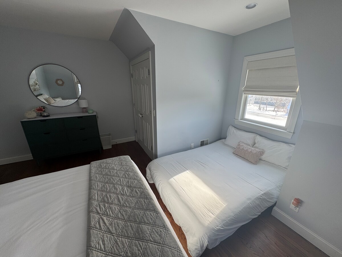 berkshires-fall-escape-with-views-and-cozy-fireplace/