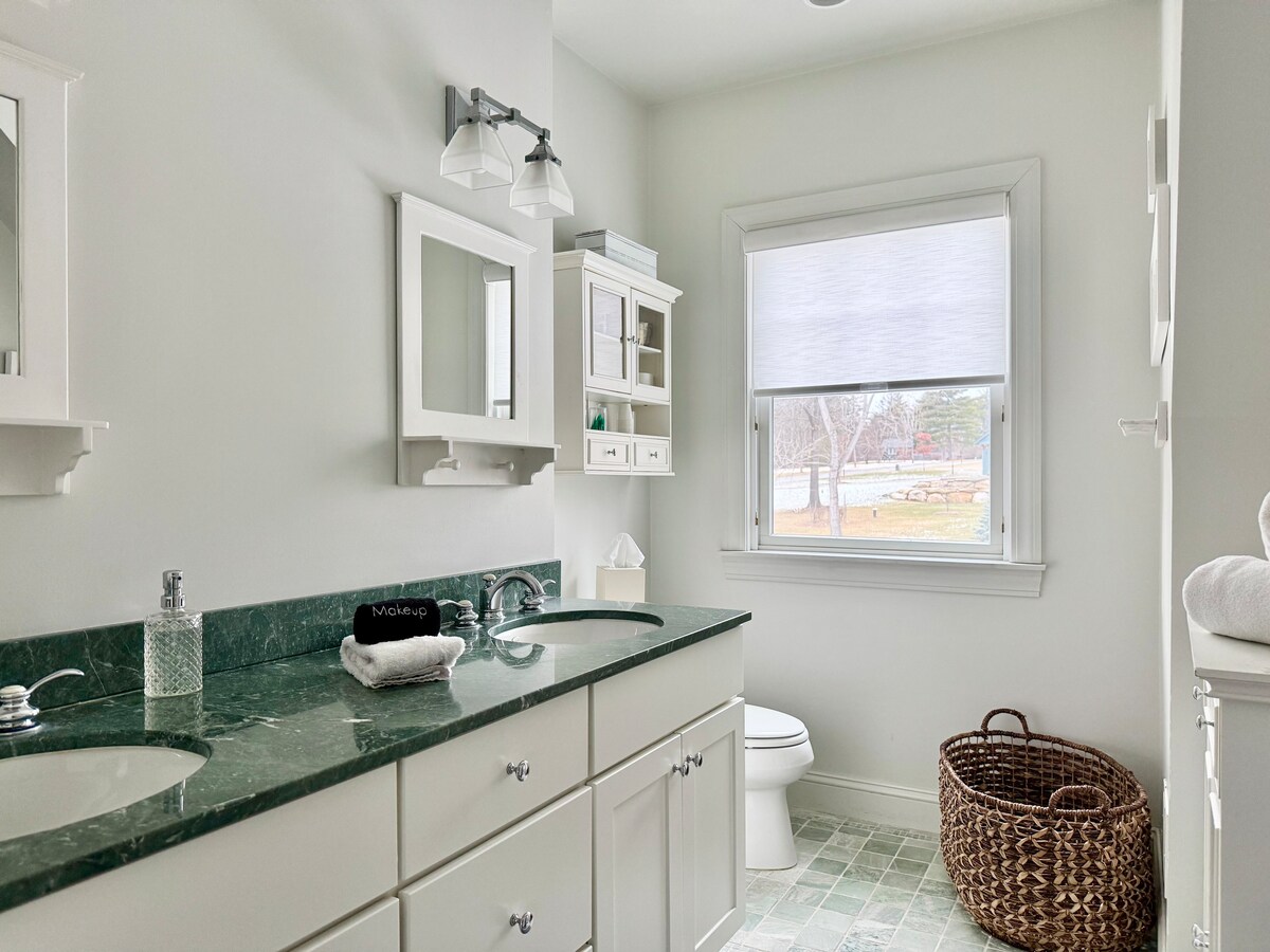 berkshires-fall-escape-with-views-and-cozy-fireplace/