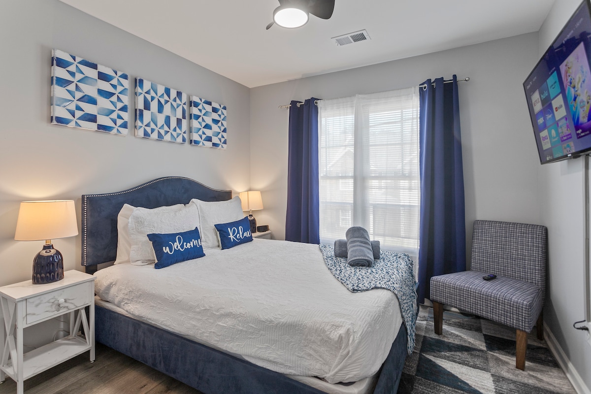 Queen bed with Roku TV and USB plug 