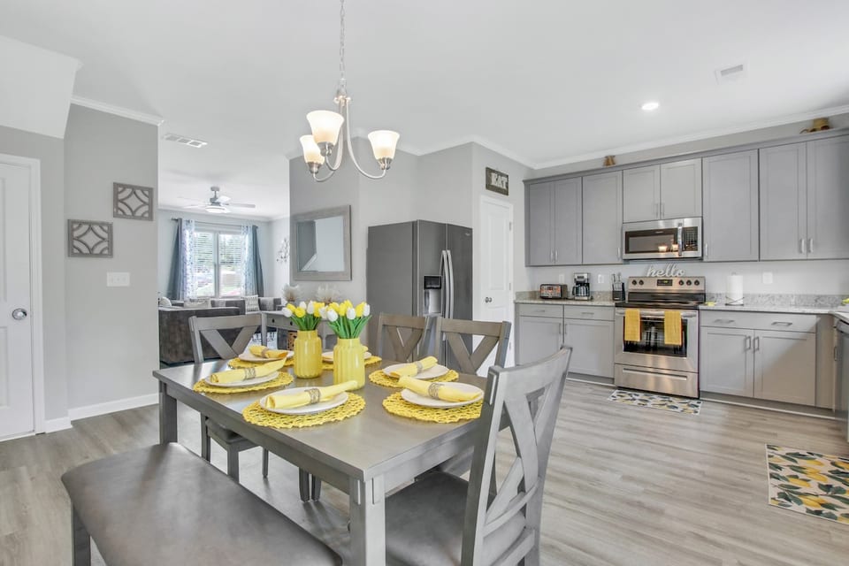 Fully stocked Kitchen / dining area