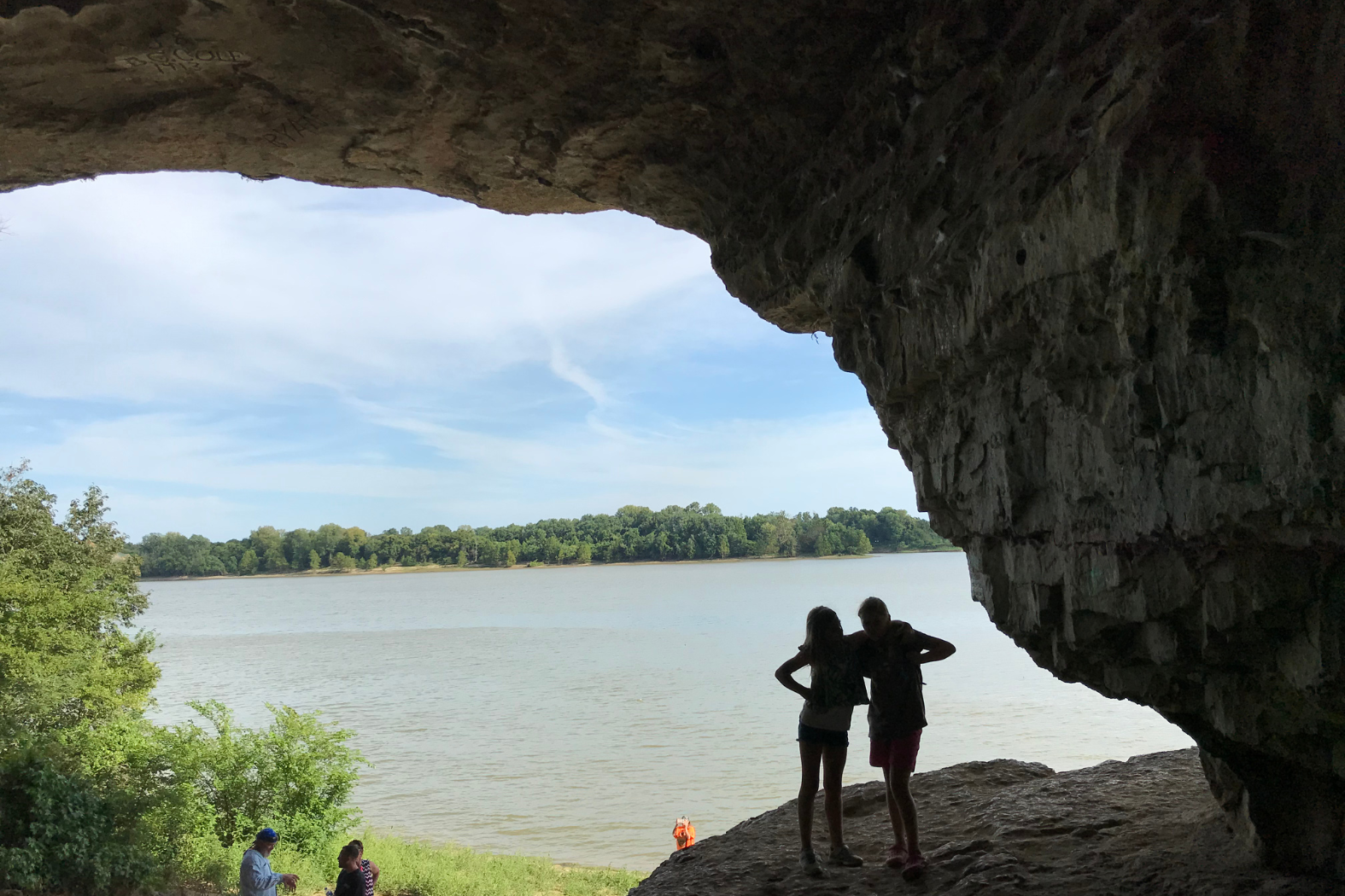 Cave-In-Rock- 25 min drive