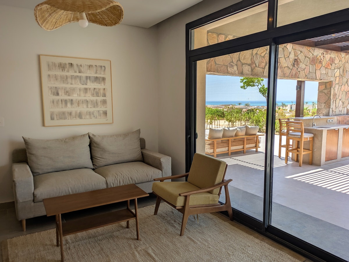 Spacious 3BR Apartment Glorious Panoramic Seaviews image 1