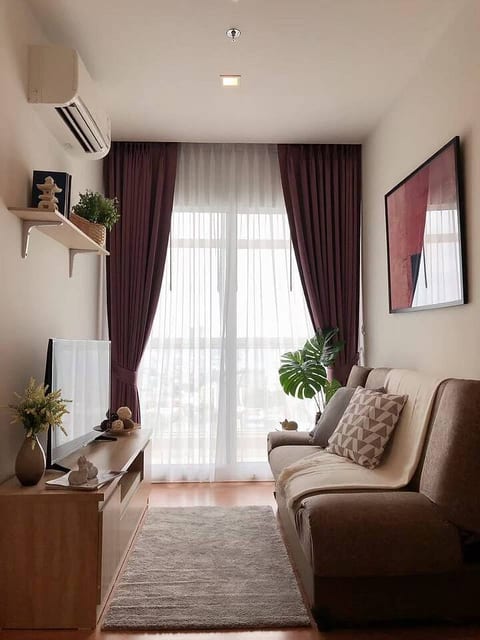 Newly furnished in the heart of Bkk walk 2Skytrain