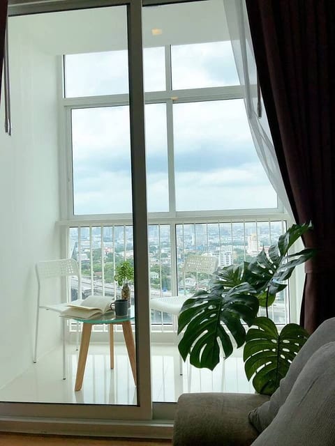 Newly furnished in the heart of Bkk walk 2Skytrain