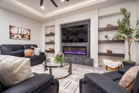 Zion Vacation|Sleeps 12 | Hot Tub, Golf, Waterpark