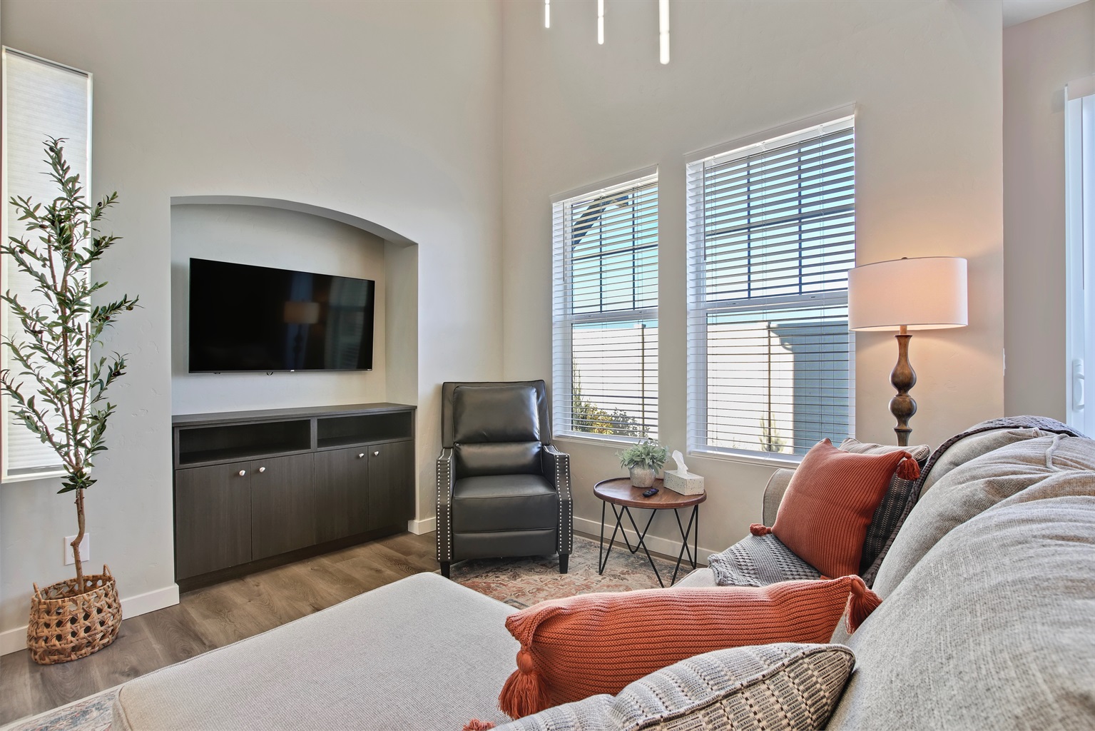 or-hounslow-way-or-trendy-3-bedroom-townhome-or-nampa-or/