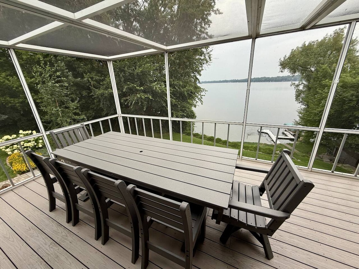 lakehouse-+-guesthouse-with-hottub-pontoon-rental/