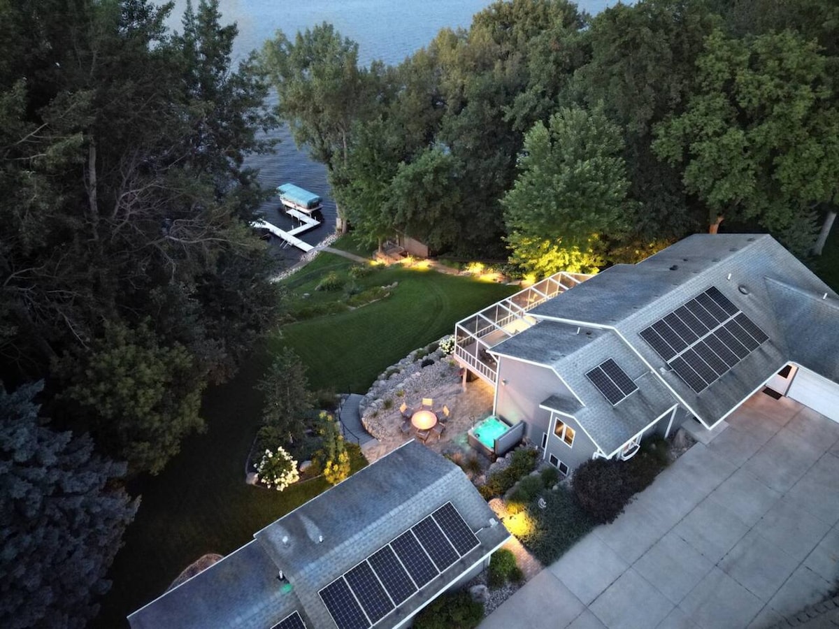 lakehouse-+-guesthouse-with-hottub-pontoon-rental/