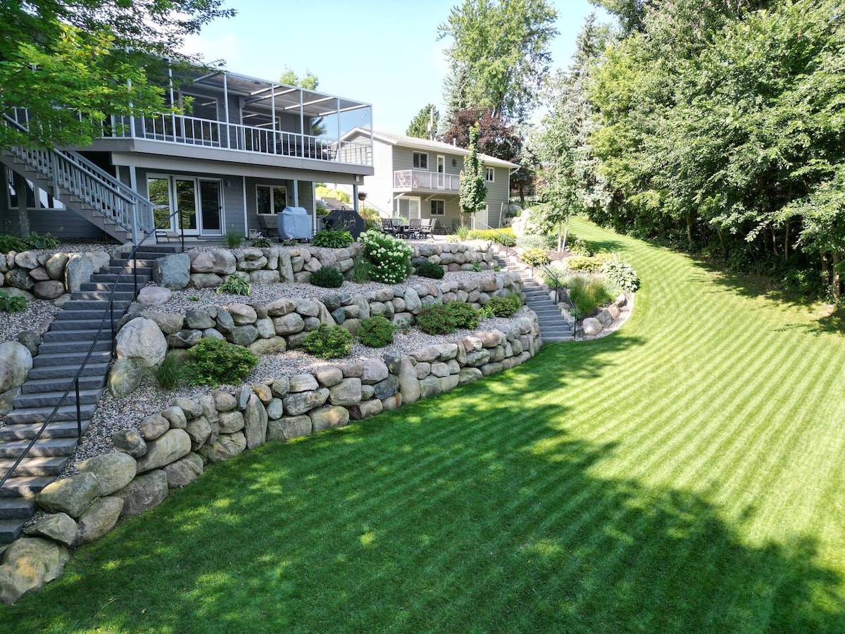 lakehouse-+-guesthouse-with-hottub-pontoon-rental/