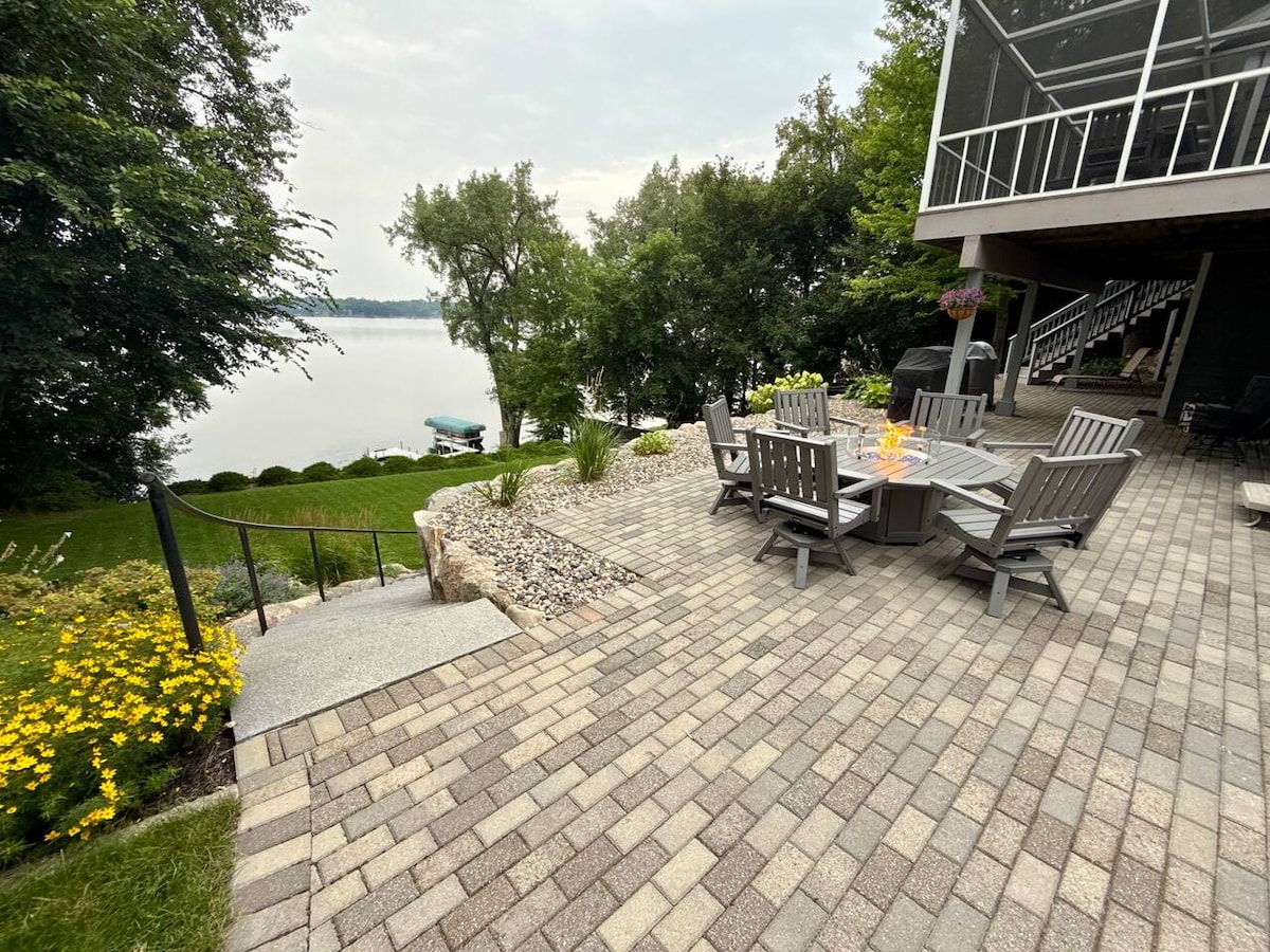 lakehouse-+-guesthouse-with-hottub-pontoon-rental/