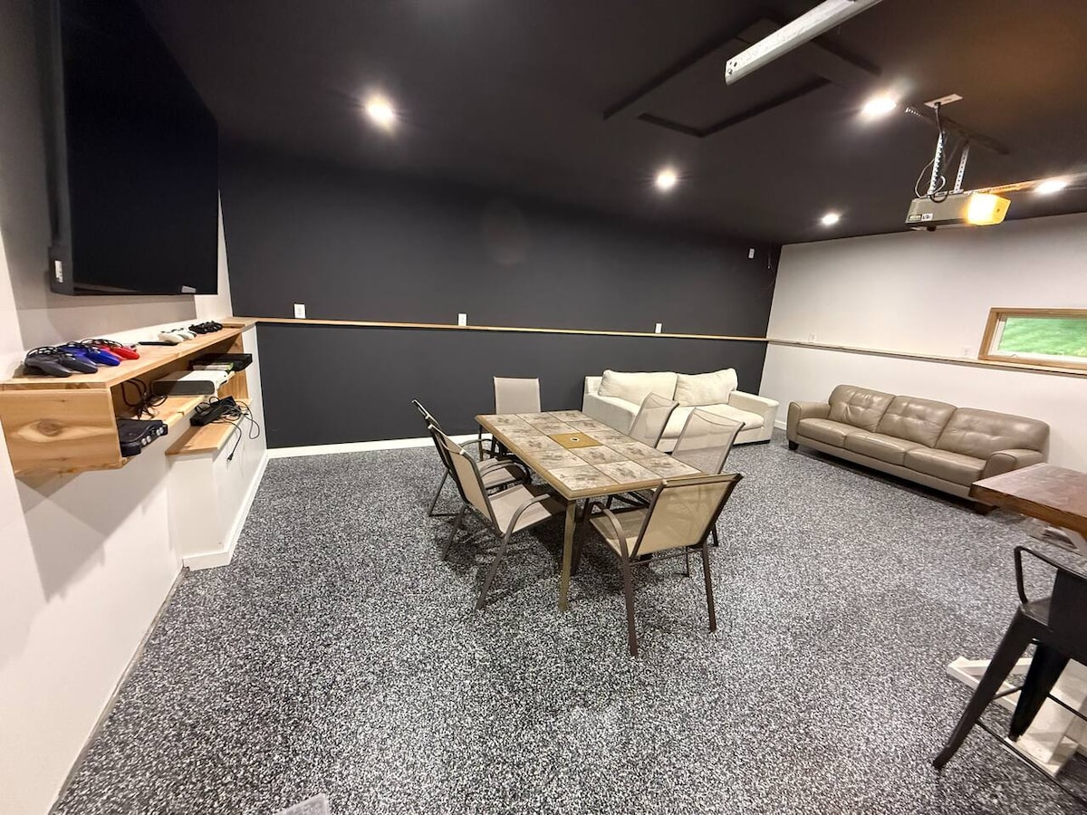 lakehouse-+-guesthouse-with-hottub-pontoon-rental/