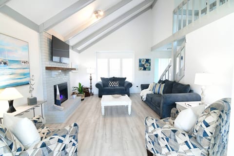 KAYAKERS RETREAT~King Bed Sleeps 8~Waterfront