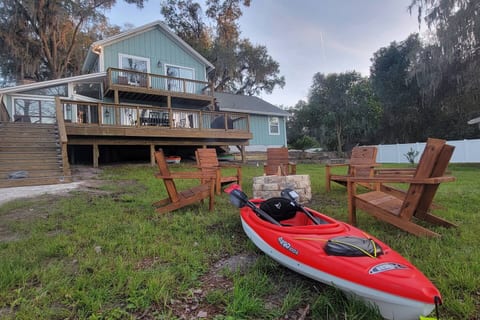 KAYAKERS RETREAT~King Bed Sleeps 8~Waterfront