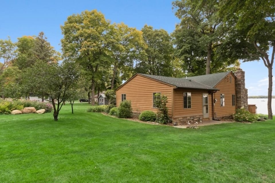 Cozy Clean Cabin on Sugar - Pontoon/Jet Ski Rental image 1