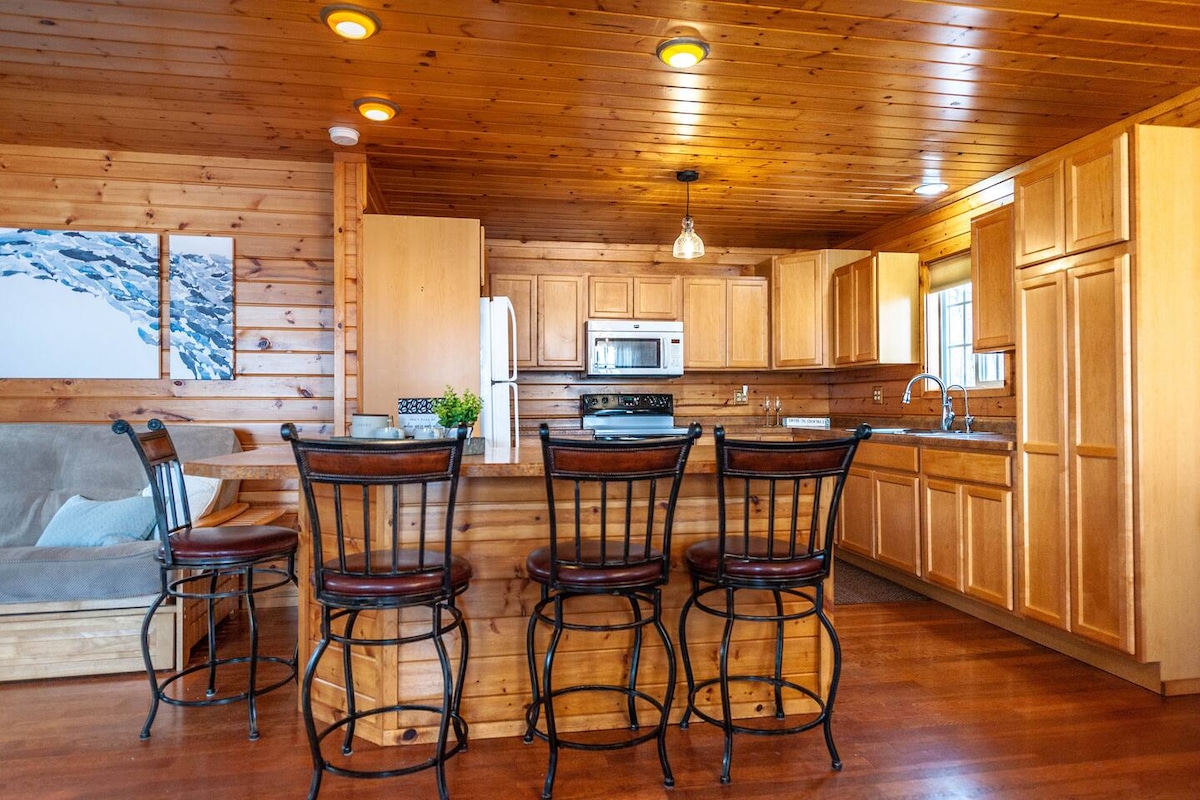 cozy-clean-cabin-on-sugar-pontoonjet-ski-rental/