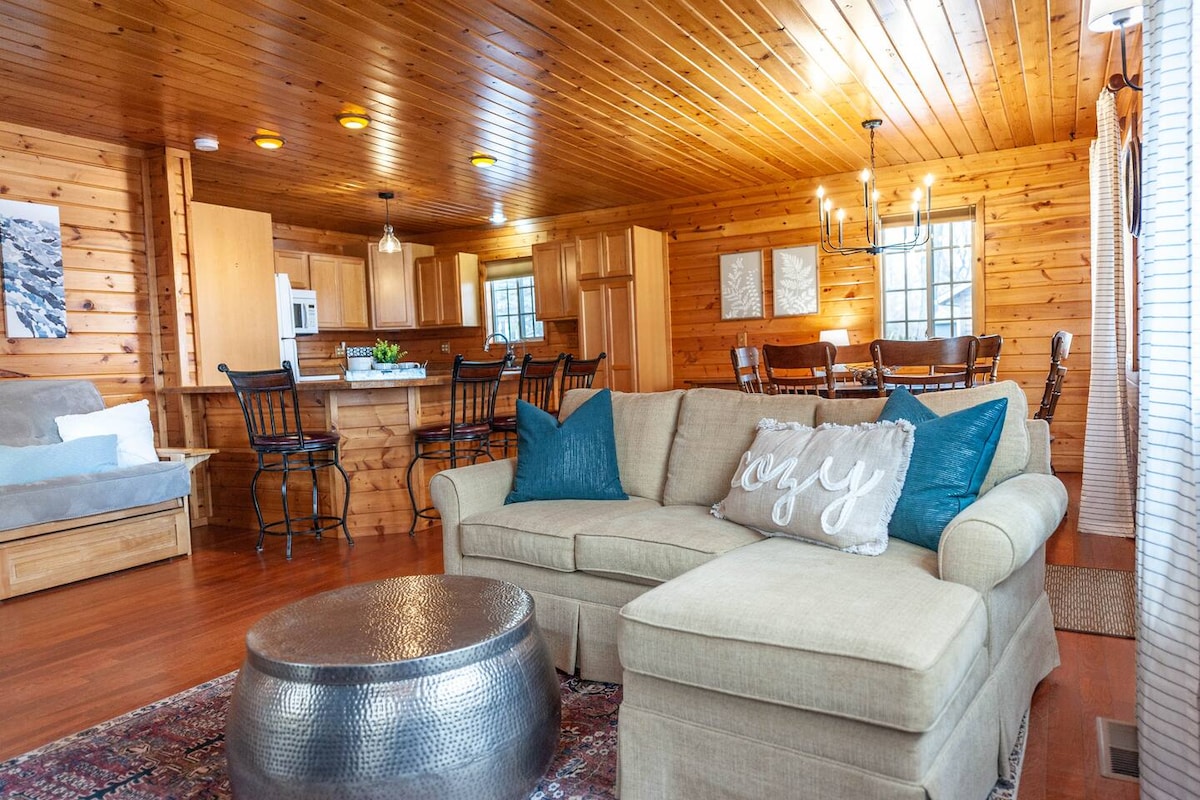 cozy-clean-cabin-on-sugar-pontoonjet-ski-rental/