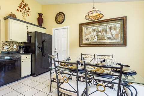 Disney holiday home overlooking pond image 4
