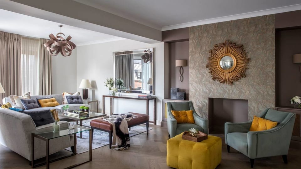 Elegant 4-Bed Apartment with Balcony & View - London