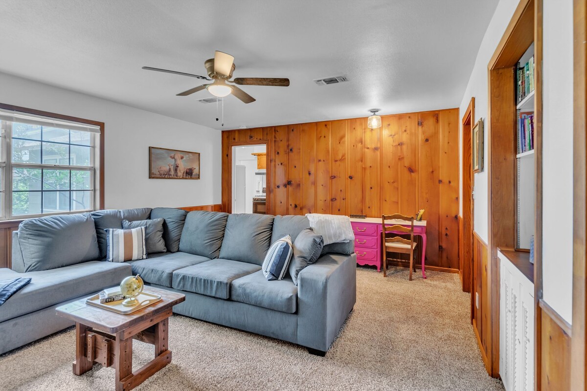 book-steak-stein-and-wine-3-bedroom-3-beds-cameron/