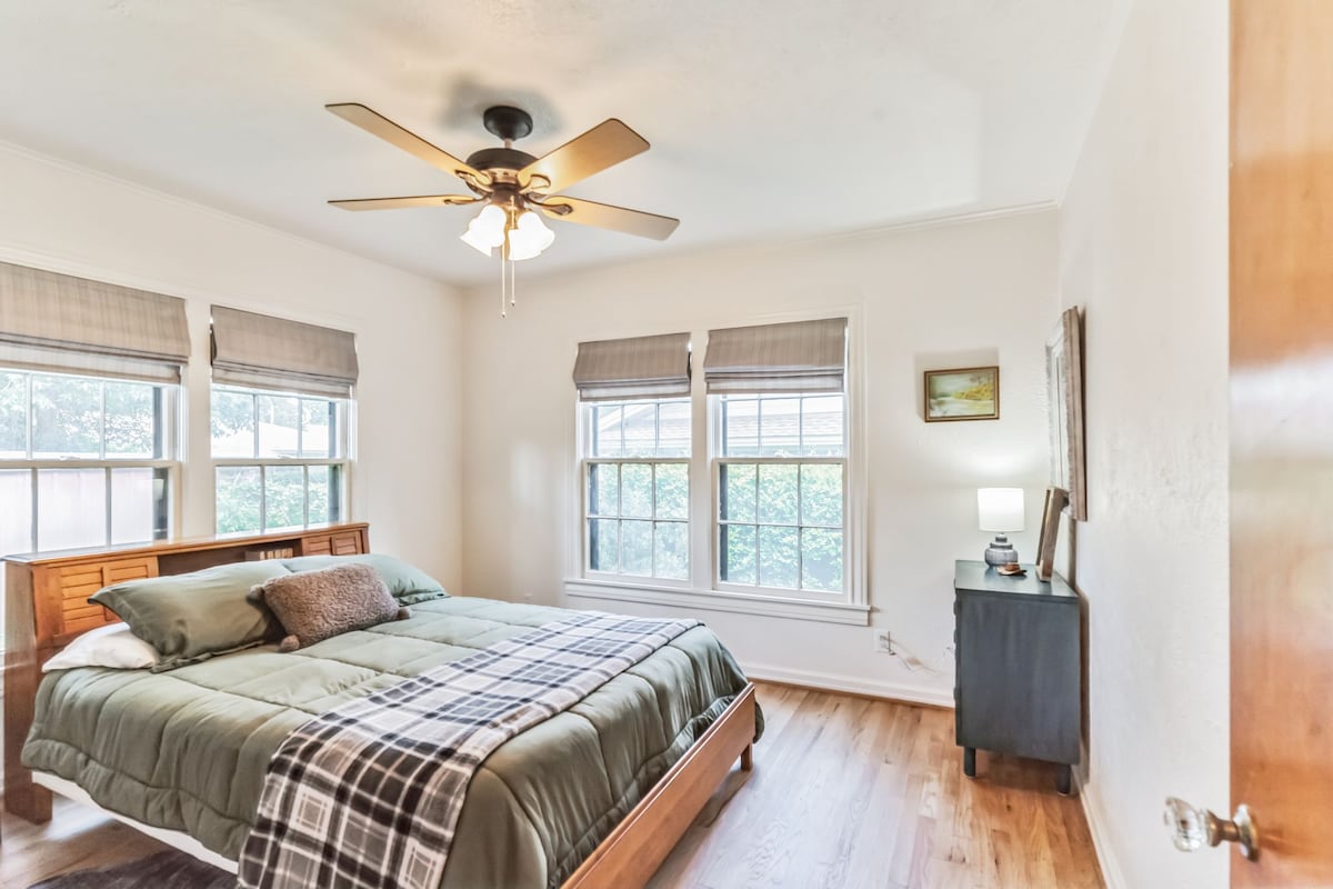 book-steak-stein-and-wine-3-bedroom-3-beds-cameron/