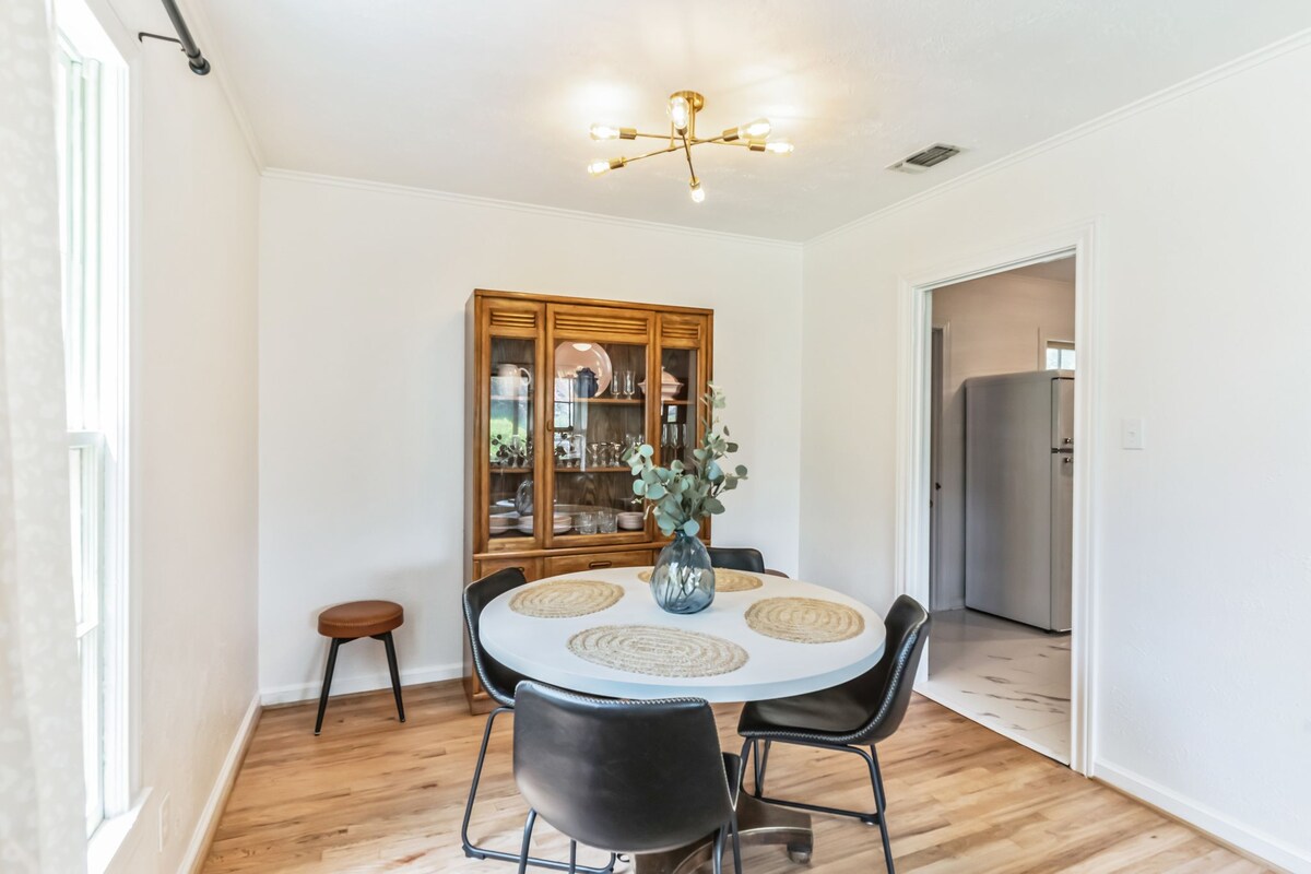 book-steak-stein-and-wine-3-bedroom-3-beds-cameron/