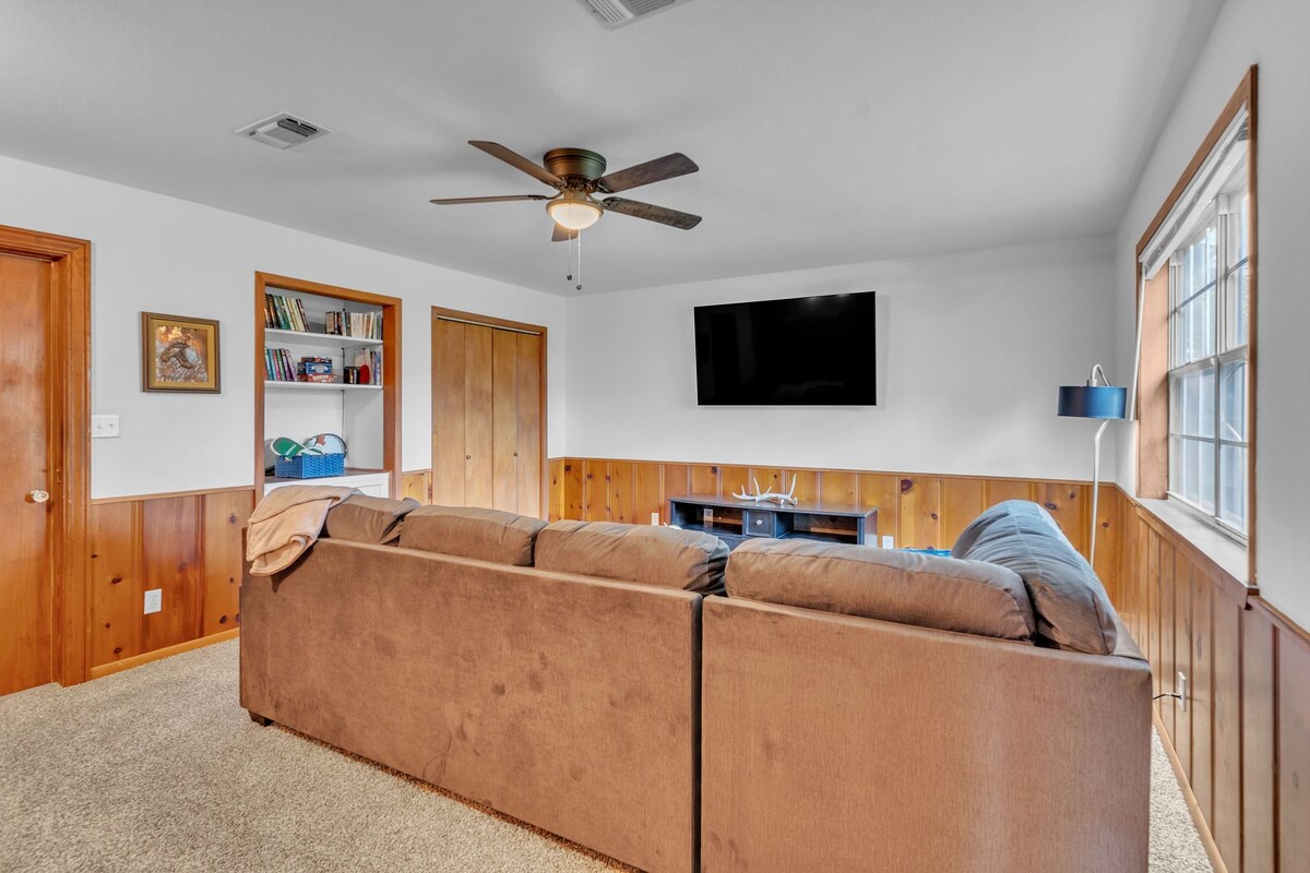 book-steak-stein-and-wine-3-bedroom-3-beds-cameron/