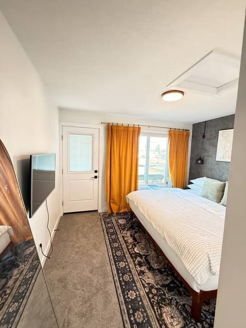 Velvet & Vibes | Luxe 2BR GR Suite