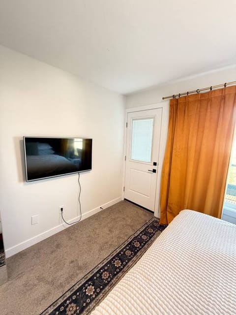 Velvet & Vibes | Luxe 2BR GR Suite