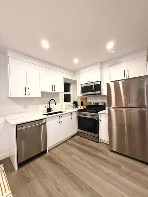 Velvet & Vibes | Luxe 2BR GR Suite