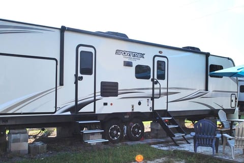 Your home base for adventure—this Sport Trek trailer comes with comfy outdoor seating, shade, and plenty of room to kick back between beach days and bonfires