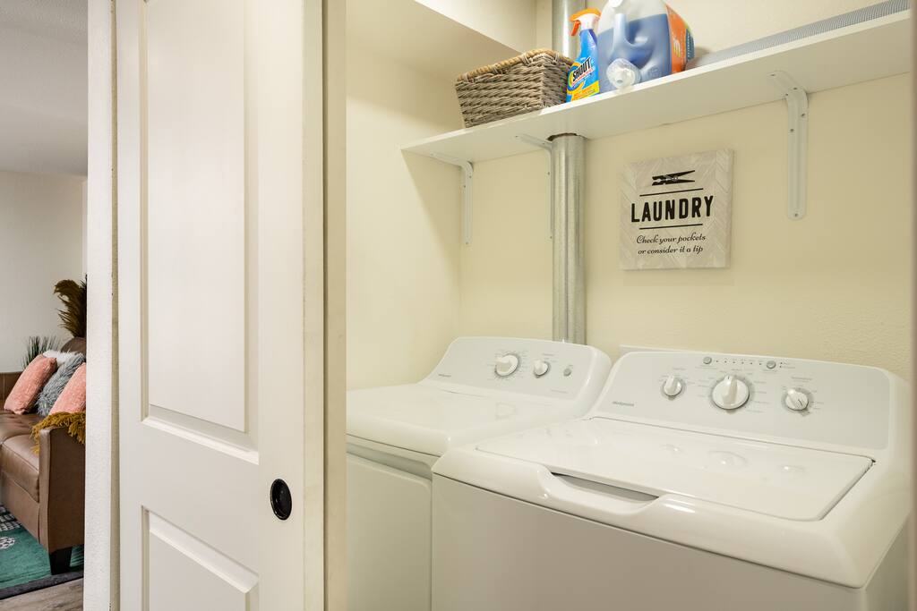 stylish-home-or-close-to-red-rocks-and-downtown/