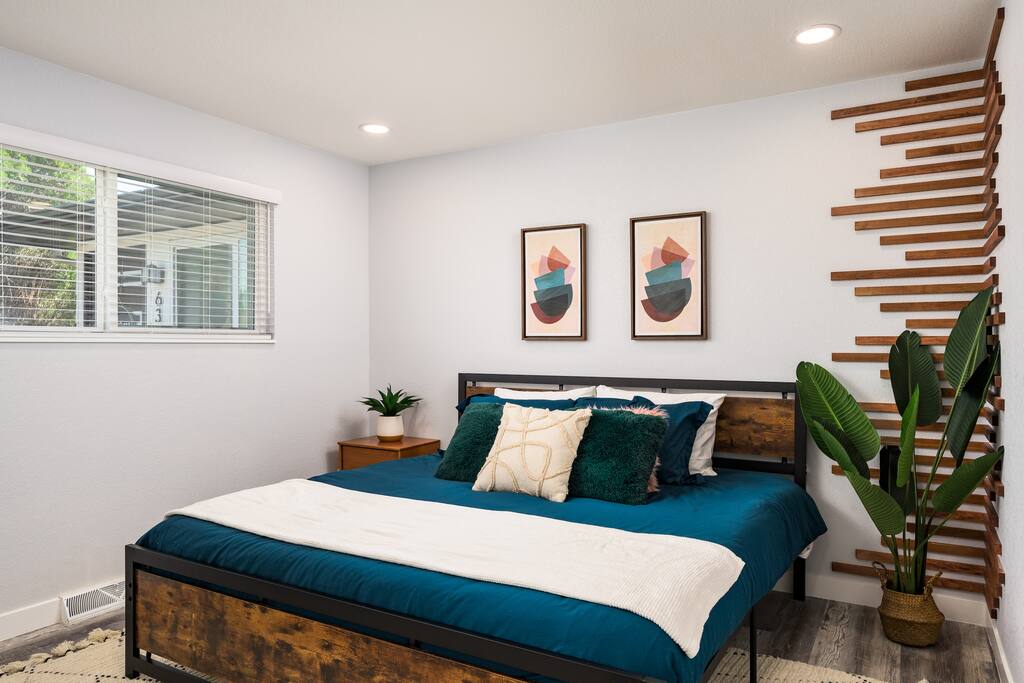 denver-emerald-stylish-retreat-near-red-rocks/