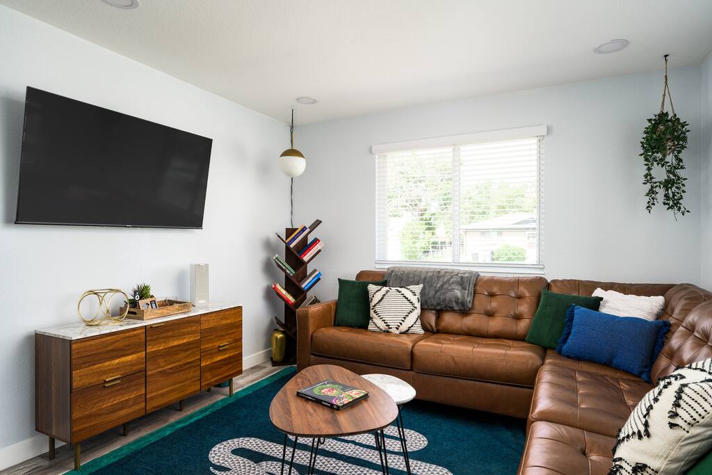 denver-emerald-stylish-retreat-near-red-rocks/