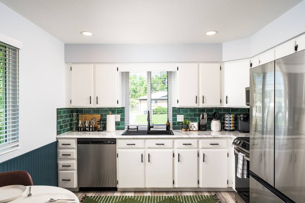 denver-emerald-stylish-retreat-near-red-rocks/